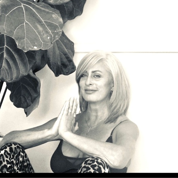 Meet your Posher, Alexia - Picture 2 of 2